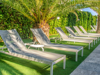 Piscina y Solarium